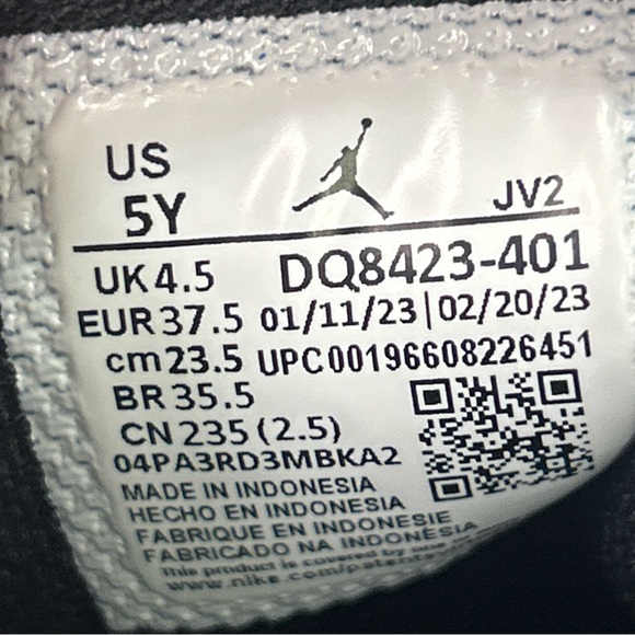 Nike Air Jordan 1 Mid University Blue Black DQ8423-401 Size 5Y 6.5W - Picture 8 of 8